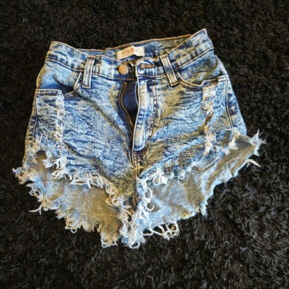 womans shorts‎